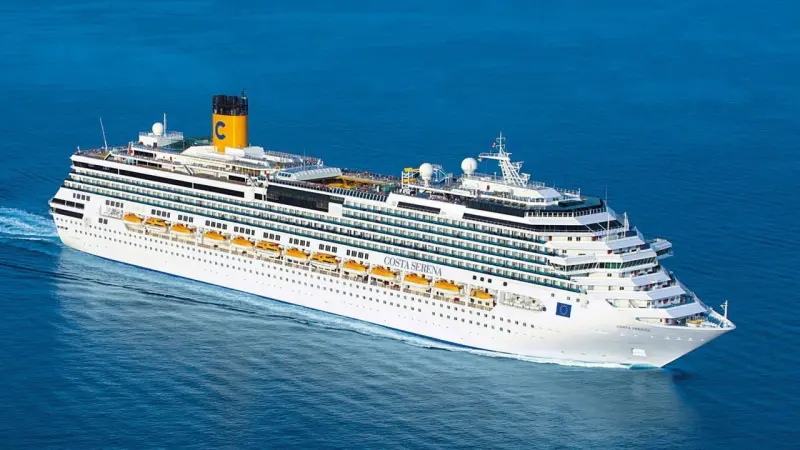 ▲近一年內共發生有三次郵輪機械故障事故，消基會質疑賠償辦法過於偏向業者，呼籲應修正特別協議，保障消費者權益。圖為歌詩達郵輪莎倫娜號。（示意圖／翻攝歌詩達臉書）