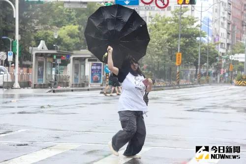 凱米颱風「高估台北風雨」？眾怨：幹嘛放颱風假　氣象粉專解答了
