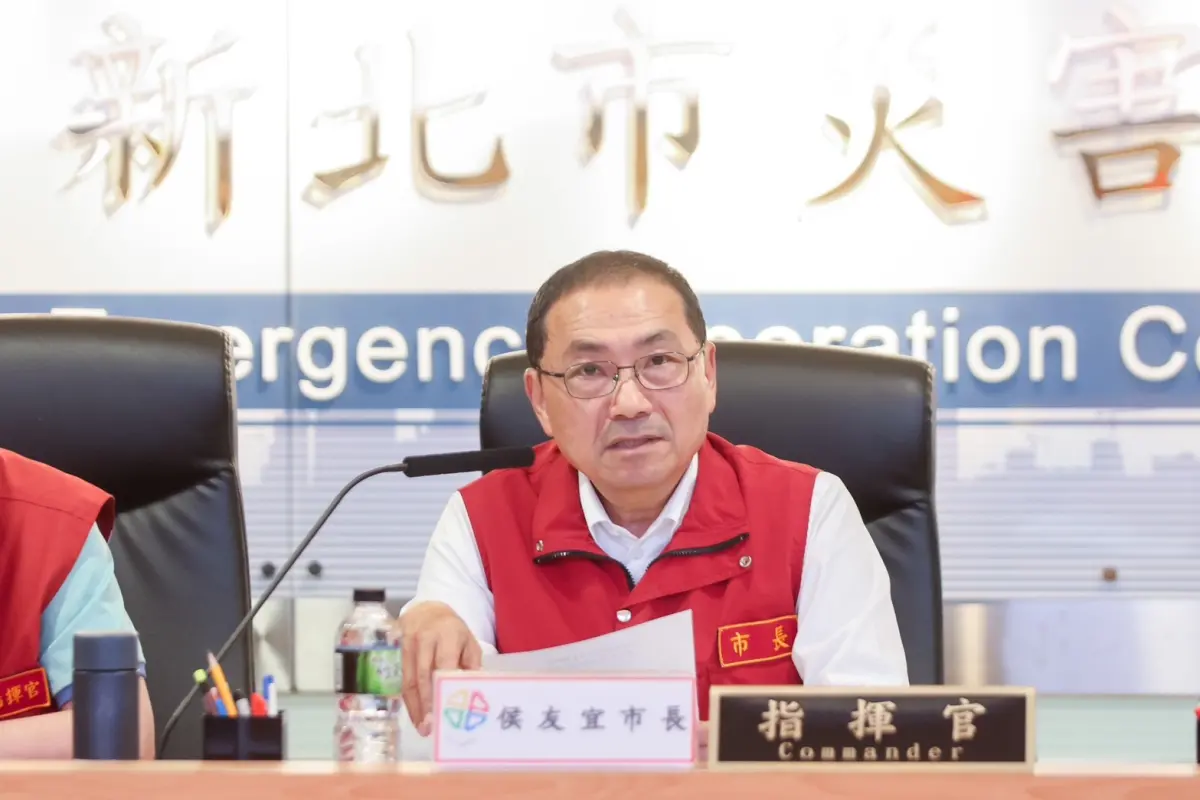 ▲侯友宜不捨新北勇消殉職，感嘆稱寧可不要英雄，只要每一次出勤都平安歸來的同仁。（圖／新北市府提供）