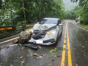 強颱凱米襲台！雲林巡山員遭「巨石砸車」逃死劫　現場畫面曝光
