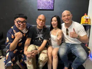 ▲直擊台灣AV拍片現場,蜆仔(左起)、大象傳媒創辦人強尼、女優艾悠、男優曾強。(圖/大象傳媒提供) ▲直擊台灣AV拍片現場,蜆仔(左起)、大象傳媒創辦人強尼、女優艾悠、男優曾強。(圖/大象傳媒提供)