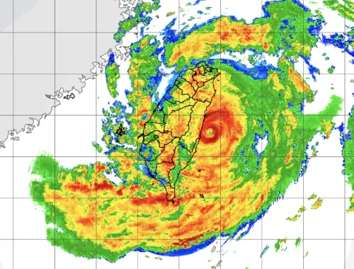 凱米颱風徘徊、打轉！3地區小心「超大豪雨」　登陸地點有變數
