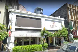 鬆餅店屋頂的「巨型摩艾像」造型雕像原本的模樣。(圖/翻攝GoogleMaps) ▲鬆餅店屋頂的「巨型摩艾像」造型雕像原本的模樣。(圖/翻攝GoogleMaps)