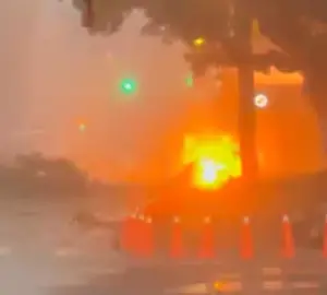 雪上加霜!凱米颱風挾風雨重創花蓮地區 晚間再傳變電箱起火爆炸