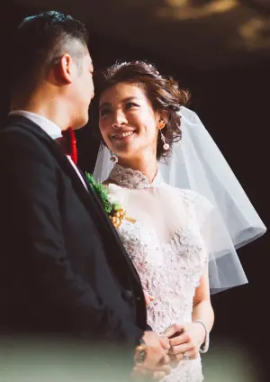 ▲孫志浩（左）在2016年與模特兒林若亞（右）結婚，林若亞在婚後便淡出螢光幕，至今長達8年的時間，鮮少公開露臉。（圖／林若亞臉書）