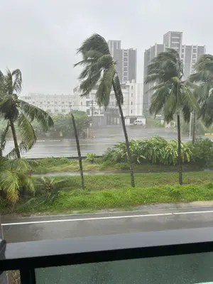 ▲台南安南區風雨也相當大。（圖／翻攝畫面）