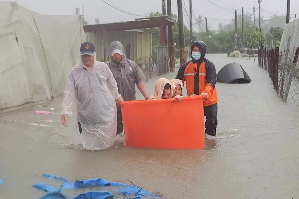 ▲凱米颱風+西南氣流等多重因素影響，給台灣中南部帶來豪雨災情。（圖／美聯社／達志影像）