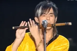 ▲昆凌帶著小孩一起組公仔,因為不認識周杰倫的演唱會造型,遭到粉絲批評。(圖/小紅書) ▲昆凌帶著小孩一起組公仔,因為不認識周杰倫的演唱會造型,遭到粉絲批評。(圖/小紅書)
