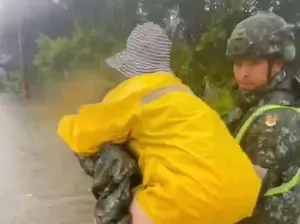 「凱米」風強雨驟　國軍挺進山區協助村民撤離
