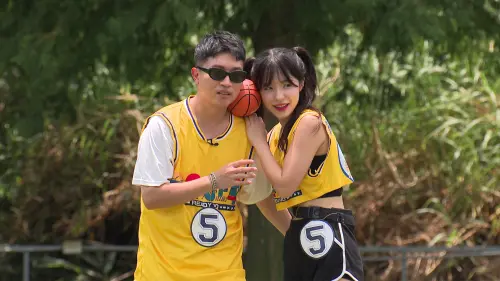 ▲《全員請上車》李多慧選張立東成最帥主持,下秒獻吻江宏傑。(圖/台視提供) ▲《全員請上車》李多慧選張立東成最帥主持,下秒獻吻江宏傑。(圖/台視提供)