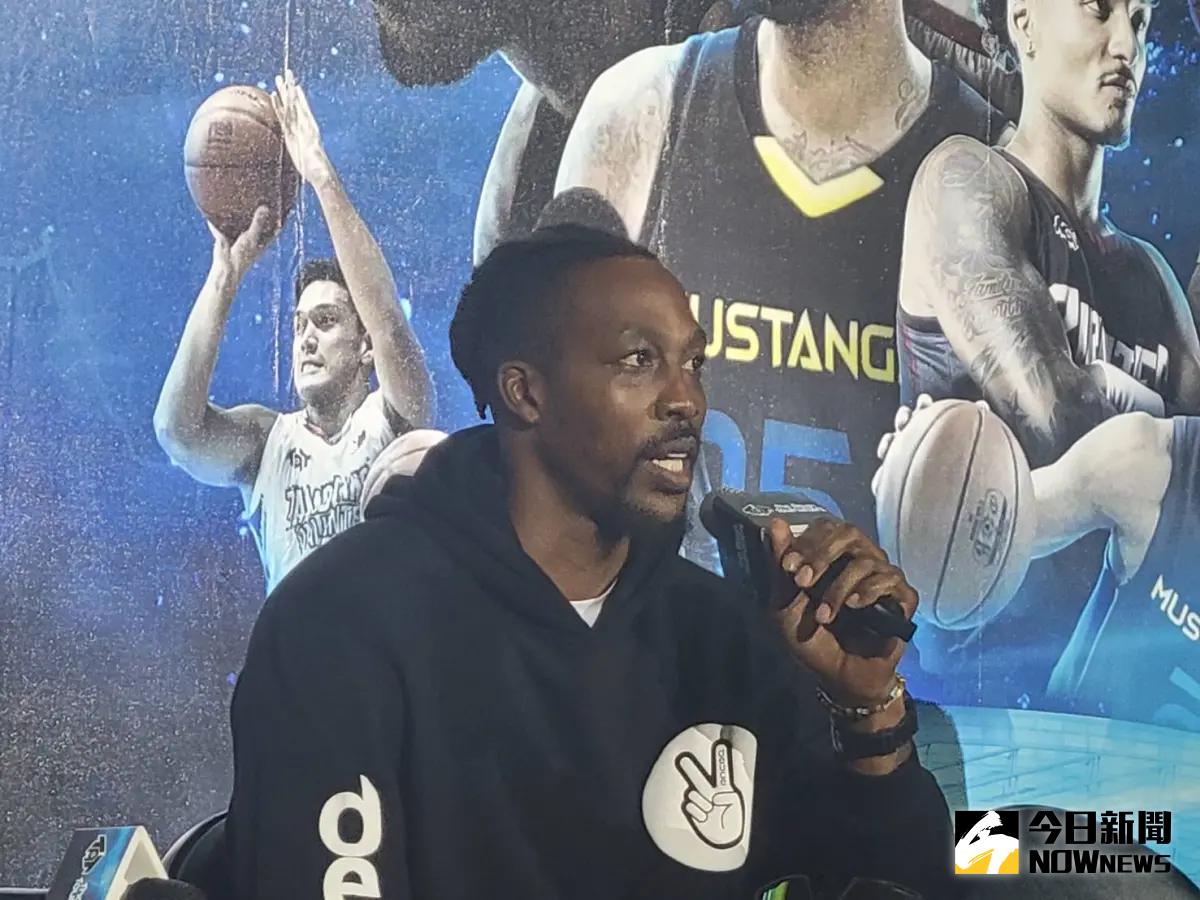 ▲TAT亞洲巡迴賽台北站賽程預計從7月27日至8月1日在台北和平籃球館登場，NBA球星「魔獸」霍華德（Dwight Howard）、 「表弟」卡森斯（DeMarcus Cousins）與庫克（Quinn Cook）今（26）日舉行抵台記者會。（圖／記者黃建霖攝）