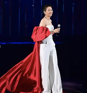 即使已經結婚生子,梁詠琪依然保持良好的身材,同時也鼓勵歌迷勇於接受歲月的流逝。(圖/gigileungwingkei IG) ▲即使已經結婚生子,梁詠琪依然保持良好的身材,同時也鼓勵歌迷勇於接受歲月的流逝。(圖/gigileungwingkei IG)