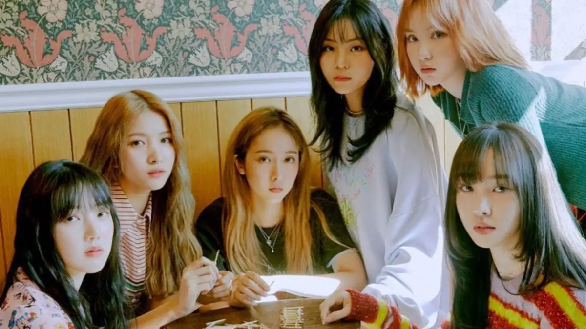 ▲被稱為「中小經紀公司的奇蹟」的GFRIEND在2021年解散後，官網變成了「爸爸活」的賣春平台。（圖／gfriendofficial IG）