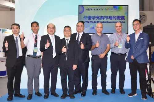 邀請國內外知名大學教授,共同探討生醫材料研發、商品化及產學合作模式等國際趨勢(由左至右)東京大學 一木隆範教授、京都大學 田畑泰彦教授、北科大高值生醫材料中心 方旭偉主任、北科大產學合作處 黃聲東產學長、國衛院醫工奈米所 廖倫德副所長、耶路撒冷Azrieli工程學院 Haytam Kasem教授、奧克蘭理工大學 Maziar Ramezani教授、清華大學 胡育誠教授。 ▲邀請國內外知名大學教授,共同探討生醫材料研發、商品化及產學合作模式等國際趨勢(由左至右)東京大學 一木隆範教授、京都大學 田畑泰彦教授、北科大高值生醫材料中心 方旭偉主任、北科大產學合作處 黃聲東產學長、國衛院醫工奈米所 廖倫德副所長、耶路撒冷Azrieli工程學院 Haytam Kasem教授、奧克蘭理工大學 Maziar Ramezani教授、清華大學 胡育誠教授。(圖/品牌提供)