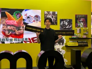 今(26)日全新作品鬼才漫畫家謝東霖也親臨現場與紛絲見面,現場也以大型體驗營幕,展出謝東霖新作《妖怪五星好評》漫畫。 ▲今(26)日全新作品鬼才漫畫家謝東霖也親臨現場與紛絲見面,現場也以大型體驗營幕,展出謝東霖新作《妖怪五星好評》漫畫。(圖/記者鍾怡婷攝)
