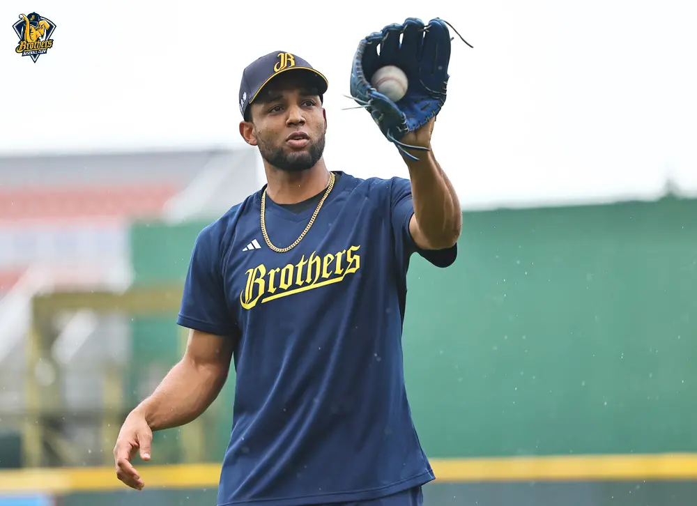 ▲中信兄弟球團公告，日前球團簽下的多明尼加籍新洋投安吉斯(Angel Sanchez)，目前已通過體檢，並隨隊進入牛棚訓練。也在今天，安吉斯經與球團溝通後，決定將中文譯名改為「象騎士」。（圖／兄弟提供）