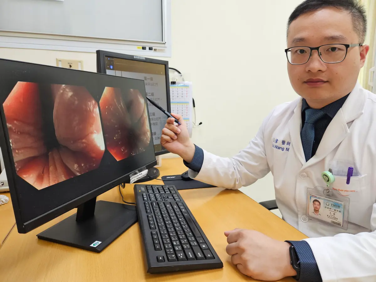 ▲臺北醫學大學附設醫院大腸直腸外科醫師王偉表示，痔瘡是許多人的難言之隱，隨著痔瘡手術的進步，術後不適和恢復期已大幅縮短，民眾無須諱疾忌醫。