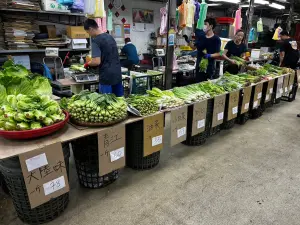 直擊／颱風後市場菜價暴漲！1蔬菜每公斤1千元　婆媽傻眼：太離譜
