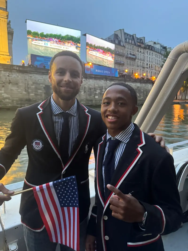 奧運開幕／詹皇能當他爸！美國代表團16歲「短跑天才」合影夢幻隊| 巴黎奧運精華| 運動| NOWnews今日新聞