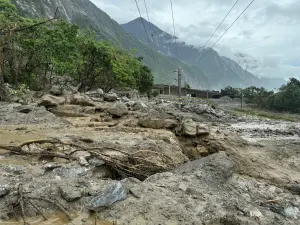 和仁=崇德「嚴重土石流」淹沒軌道　台鐵估北迴線延後5天搶通
