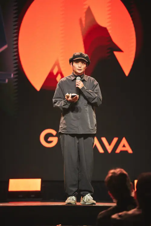 ▲殷振豪為MV產業開創第一屆「金狼獎」。(圖/殷振豪提供) ▲殷振豪為MV產業開創第一屆「金狼獎」。(圖/殷振豪提供)