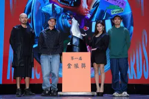 ▲「金狼獎」為MV人才創造學習與交流的舞台。圖右至左為召集人殷振豪、典禮大使艾怡良、典禮顧問陳鎮川、評審長陳奕仁。(圖/殷振豪提供) ▲「金狼獎」為MV人才創造學習與交流的舞台。圖右至左為召集人殷振豪、典禮大使艾怡良、典禮顧問陳鎮川、評審長陳奕仁。(圖/殷振豪提供)