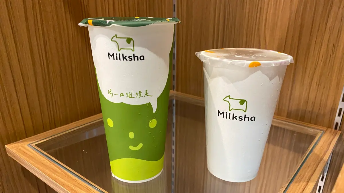 ▲颱風一走天氣熱到不行，快喝咖啡、手搖飲料「買一送一」消暑看奧運！本週8大品牌包括星巴克、珍煮丹、龜記茗品、CoCo、TEA TOP、康青龍、Mr.Wish等都半價，迷客夏買2送1一次整理。（圖／記者蕭涵云攝）