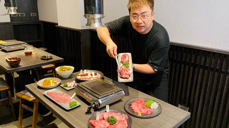 ▲台中米其林一星「俺達の肉屋」曾獲最佳年輕主廚大獎的Chef-Owner鍾佳憲Sam，燒肉居酒屋「燒肉本氣」喬遷再開幕，必吃日本國產牛F1生牛肉刺身盛合與內臟，菜單、價格一次整理。（圖／記者蕭涵云攝）