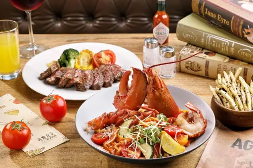 義饗食堂即日起至8月31日、午晚餐時段皆可點用這款內含波士頓龍蝦義式蕃茄義大利麵、美國頂級無骨牛小排、以及松露薯條的海陸大餐,父親節期間點用再加贈精選啤酒兩瓶。(圖/捷絲旅提供 ▲義饗食堂「龍蝦牛小排海陸雙饗雙人分享套餐」2728元,還可享自助吧吃到飽。(圖/捷絲旅提供)