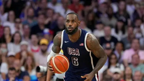 ▲「詹皇」LeBron James首戰率領美國出戰強國塞爾維亞,砍下21分,並傳出9次助攻,讓美國以將近30分差輕鬆取勝。(圖/美聯社/達志影像) ▲「詹皇」LeBron James首戰率領美國出戰強國塞爾維亞,砍下21分,並傳出9次助攻,讓美國以將近30分差輕鬆取勝。(圖/美聯社/達志影像)