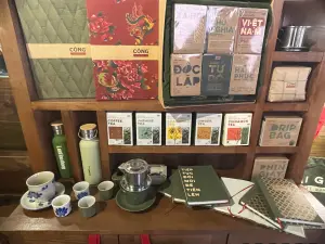 店內也販售相關周邊商品。(圖/記者賴正琳攝於2024.07.29) ▲ 店內販售相關周邊商品。(圖/記者賴正琳攝於2024.07.29)