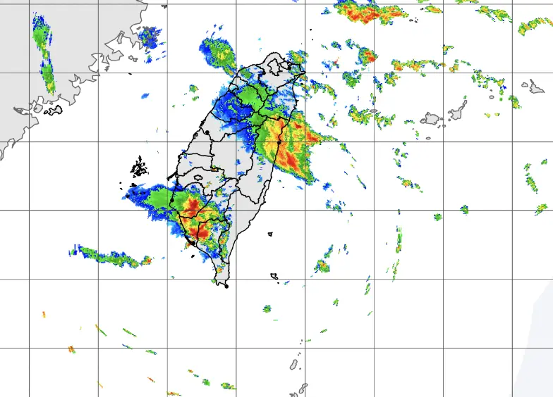 ▲午後對流發展旺盛搭配低壓帶影響，台灣上空不斷出現一波波對流雲系。（圖／中央氣象署）