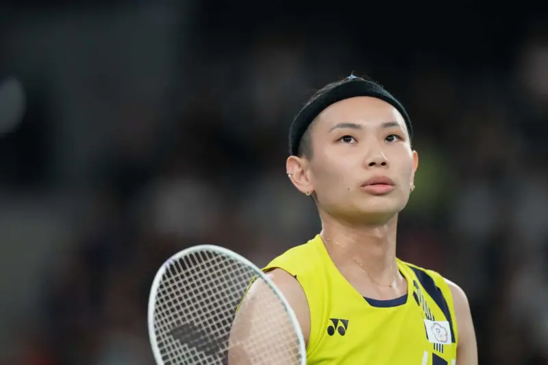 ▲台灣羽球天后戴資穎，巴黎奧運首戰以短短37分鐘就奪勝，而一名網友看了戴資穎側面照，意外驚呼「等等...那是喉結嗎？」文章引發萬人關注。（圖／中華奧會提供）