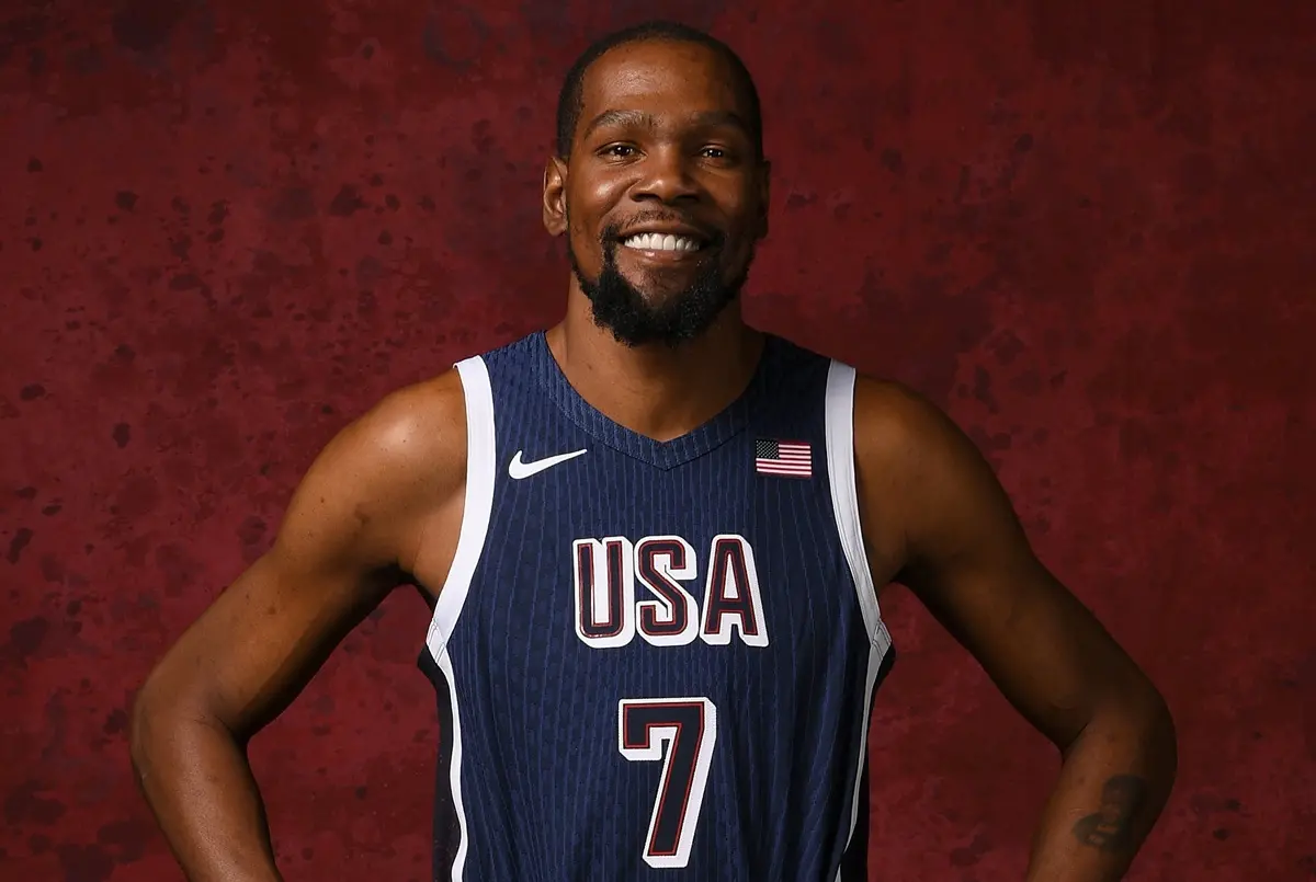 ▲在近期釋出的紀錄片部分片段中，Kevin Durant在鏡頭前表露出他的感性時刻，這位NBA球星在受訪時談到奧運對他的意義以及他對籃球的熱愛，一度落淚。（圖／翻攝自USA Basketball X）