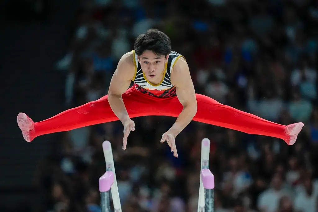 ▲巴黎奧運正在如火如荼地進行中，全球頂尖運動員同場競技，心理學家整理出6項奧運選手身上常見的心態品質，這些就是培養贏家心態的關鍵指南。圖為日本男子競技體操隊團體決賽畫面。（圖／美聯社／達志影像）