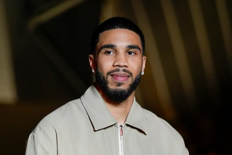 ▲不久前才奪下NBA總冠軍的塞爾提克頭號球星Jayson Tatum，前役球隊首戰面對塞爾維亞卻整場坐板凳，主帥Kerr稍早受訪時則談到為何不讓Tatum上場，並稱「這是出於和教練團研究之後，最後得到的結果。」（圖／美聯社／達志影像）