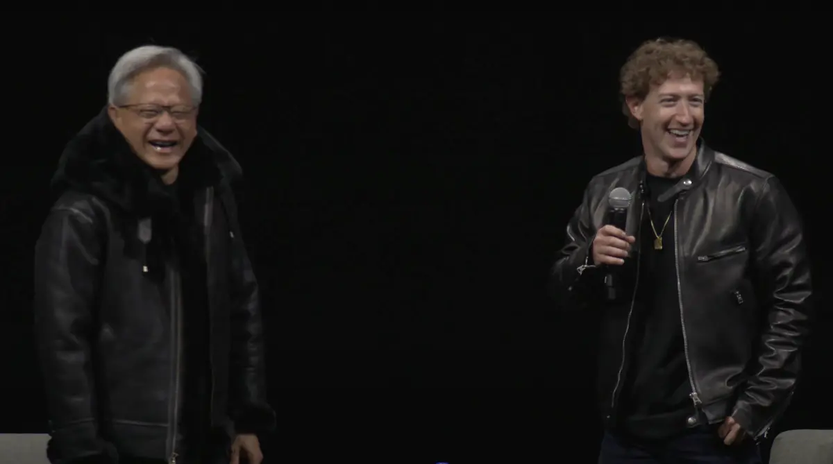▲輝達執行長黃仁勳今（30）日於「SIGGRAPH 2024」與Meta執行長祖克柏首度公開對談，兩人再次「Jersey swap」。（圖／擷取自輝達YT直播）