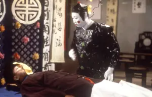 ▲香港恐怖電影《人嚇人》,巧妙融合靈幻、喜劇、功夫等港式元素。(圖/Fortune Star Media Limited) ▲香港恐怖電影《人嚇人》,巧妙融合靈幻、喜劇、功夫等港式元素。(圖/Fortune Star Media Limited)