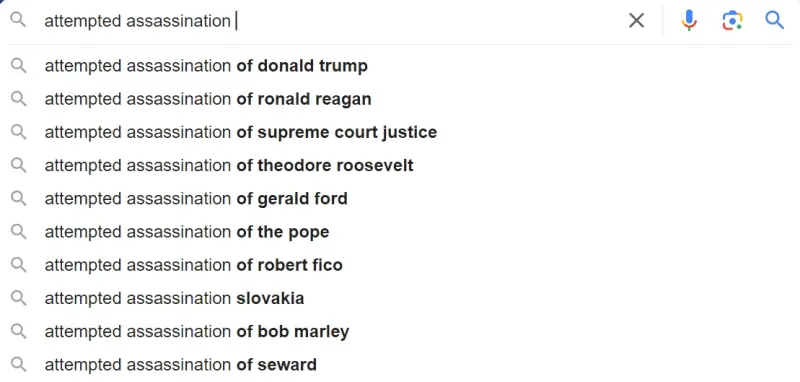 ▲利用Google英文介面搜尋實測搜尋暗殺未遂「attempted assassination」，可發現川普已出現在推薦搜尋第一列。（圖／翻攝自Google）
