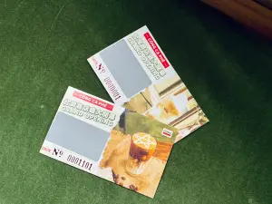 越南「共咖啡」8/1正式開幕優惠!刮刮樂抽獎5折、送越南來回機票 ▲「共咖啡Cộng Càphê」開幕優惠抽獎刮刮樂,最大獎送「越南來回機票」。(圖/記者蕭涵云攝)