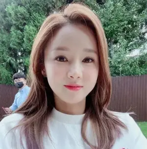 ▲《二十五,二十一》金泰梨飾演的女擊劍選手,原型即是南賢喜。(圖/微博) ▲《二十五,二十一》金泰梨飾演的女擊劍選手,原型即是南賢喜。(圖/微博)
