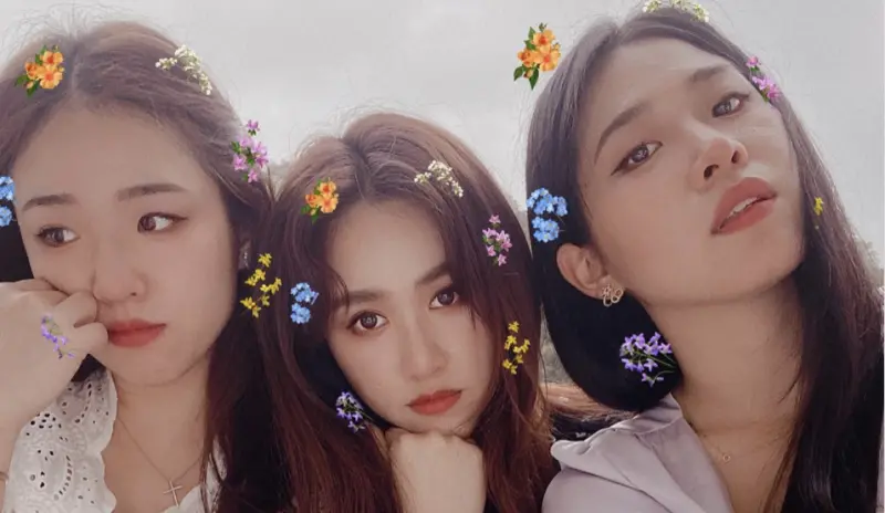 ▲綜藝天王吳宗憲婚後育有3女1子，二姊Vivian（左起）、大姊Sandy、小妹Olivia，三姊妹感情十分融洽。（圖／sandywis IG）