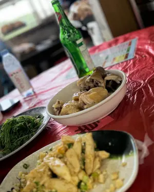 ▲劉嘉玲和閨密造訪陽明山,並到竹子湖知名土雞城用餐,眾人小酌怡情。(圖/劉嘉玲IG) ▲劉嘉玲和閨密造訪陽明山,並到竹子湖知名土雞城用餐,眾人小酌怡情。(圖/劉嘉玲IG)