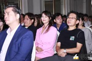 最美士官長劉香慈產後首露面!升格三寶媽美炸 笑稱:老公要結紮