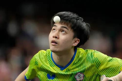 ▲林昀儒今（31）日在16強戰以4：0擊敗26歲的斯洛維尼亞選手Darko Jorgic，強勢晉級到8強，下一場將要對上地主好手「眼鏡弟」Felix Lebrun，這也預計將會是林昀儒本屆要想奪牌的關鍵一戰。（圖／美聯社／達志影像）