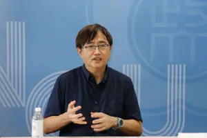 ▲政大學務長、應數系副教授蔡炎龍開設「AI模組課程」帶領學生進行實作設計，一步步將AI融進生活。（圖／政治大學提供）