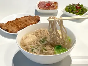 ▲「文湖21雞湯麵」使用台式餐點少見的蕎麥麵入湯。（圖／記者蕭涵云攝）