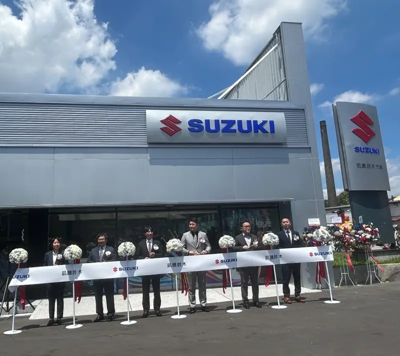 ▲SUZUKI凱騰鈴木汽車全新落成的南港展示中心於今(1)日開幕,董事長林傳凱表示,此次斥資千萬打造全方位整合空間。(圖/記者鄭妤安攝)