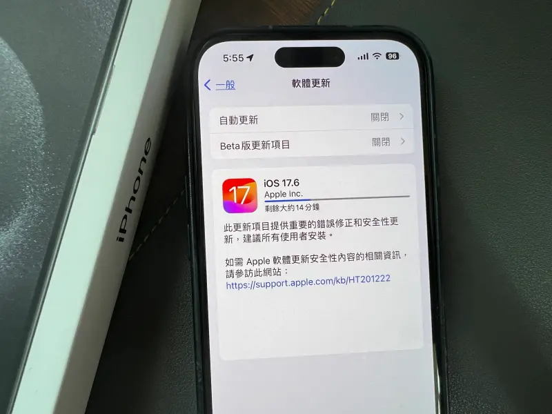 ▲iOS 17.6 除了有安全性的修復，同時也默默解決音量回彈的狀況。（圖／記者周淑萍攝）