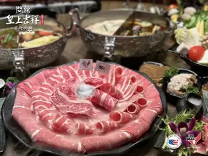 ▲「問鼎．皇上吉祥」取向精緻氣派的風格，不僅鍋物、肉品講究，店內裝潢也走華麗宮廷風，讓許多民眾吃鍋之餘也享受宮廷氣派。（圖／馬辣集團提供）